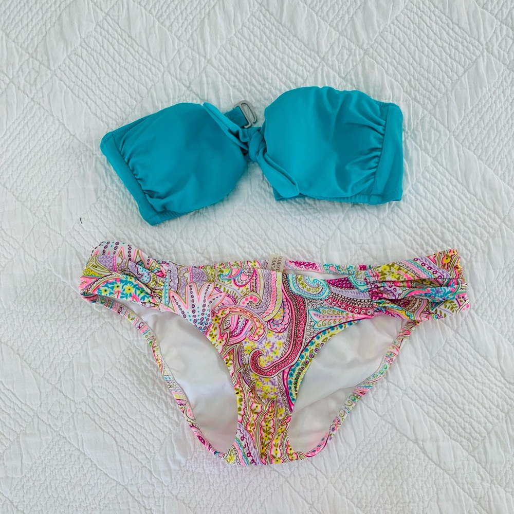 Selling new Victoria’s Secret bandeau bikini set